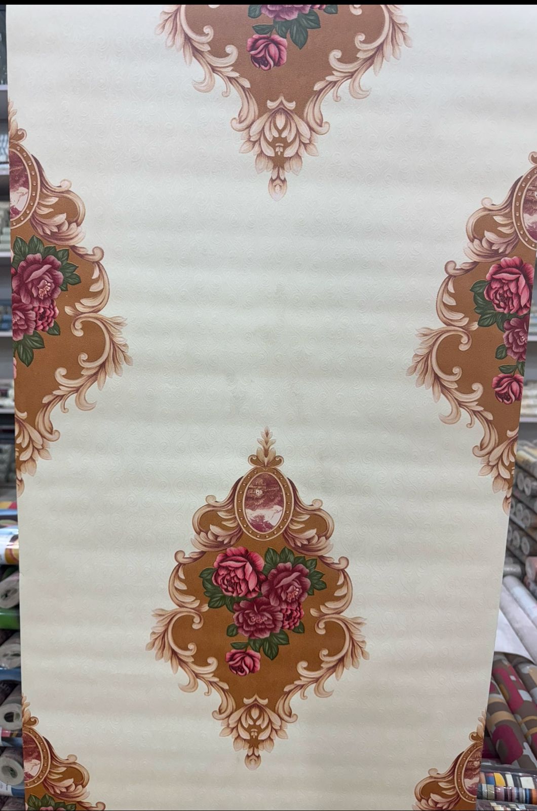 CREAM FLOWER DESIGN
